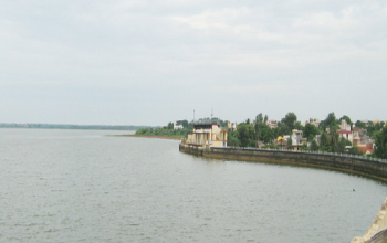 Puzhal Aeri ( Red Hills Lake)
