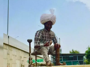 Tau statue